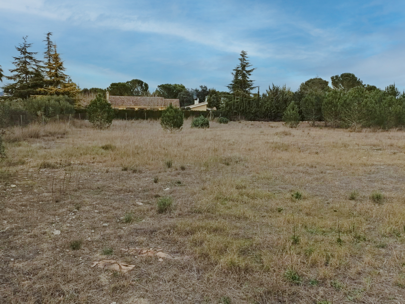 Jolie villa dans un grand terrain plat proche d’Agullent.