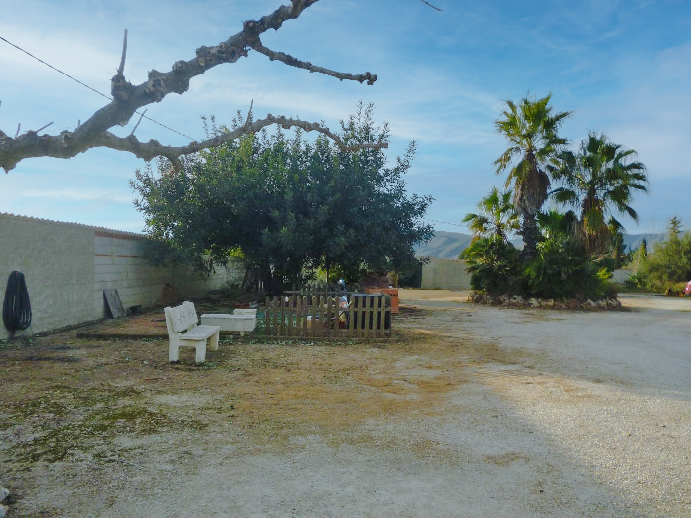 Bonita villa en una gran parcela plana cerca de Agullent.