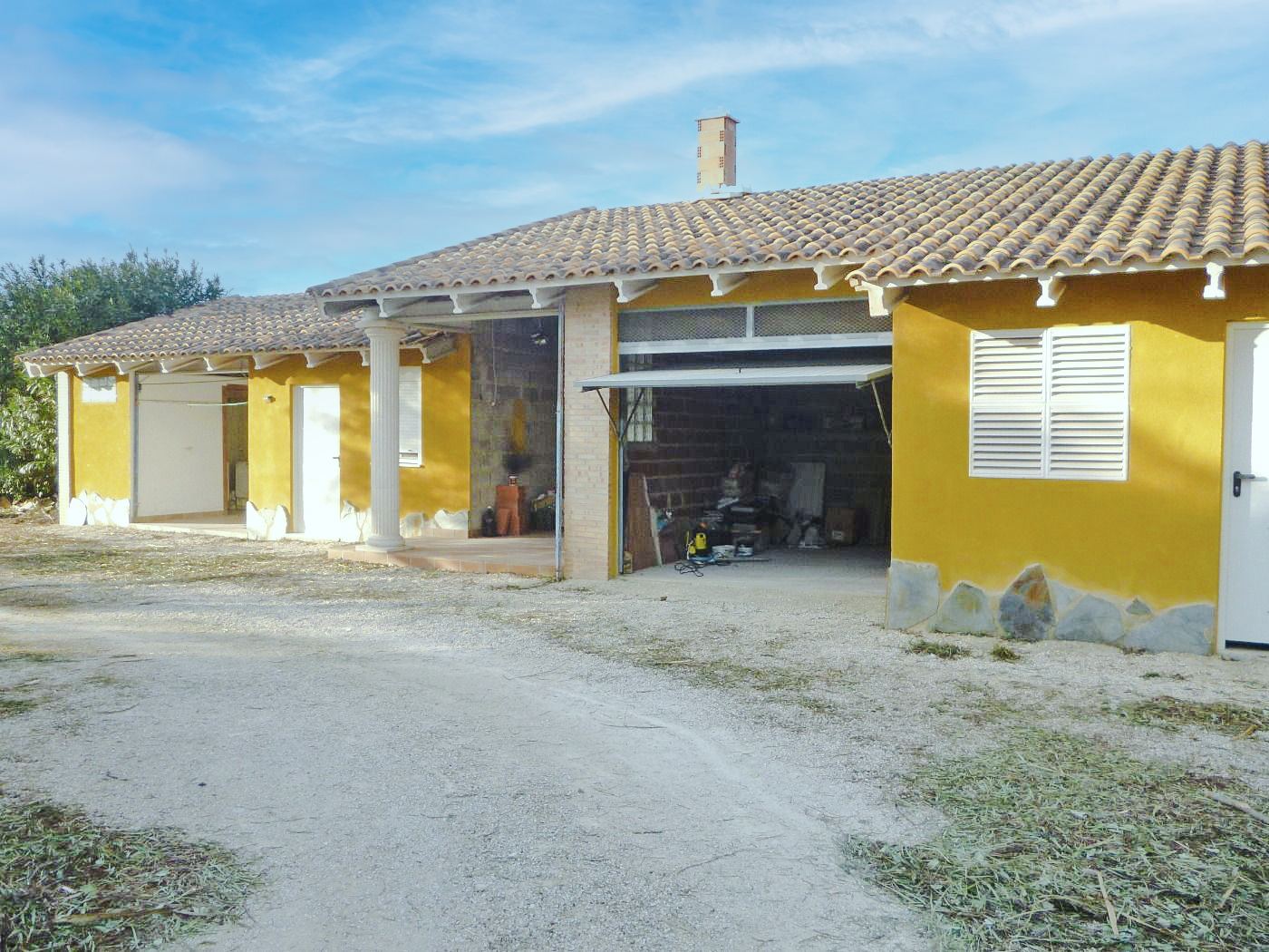 Bonita villa en una gran parcela plana cerca de Agullent.