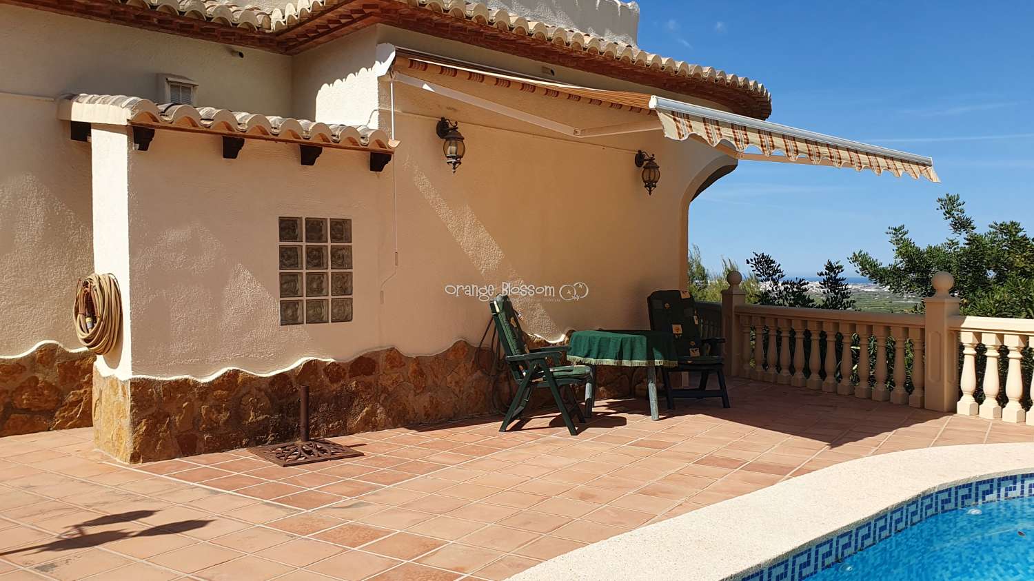 Villa for sale in Ador