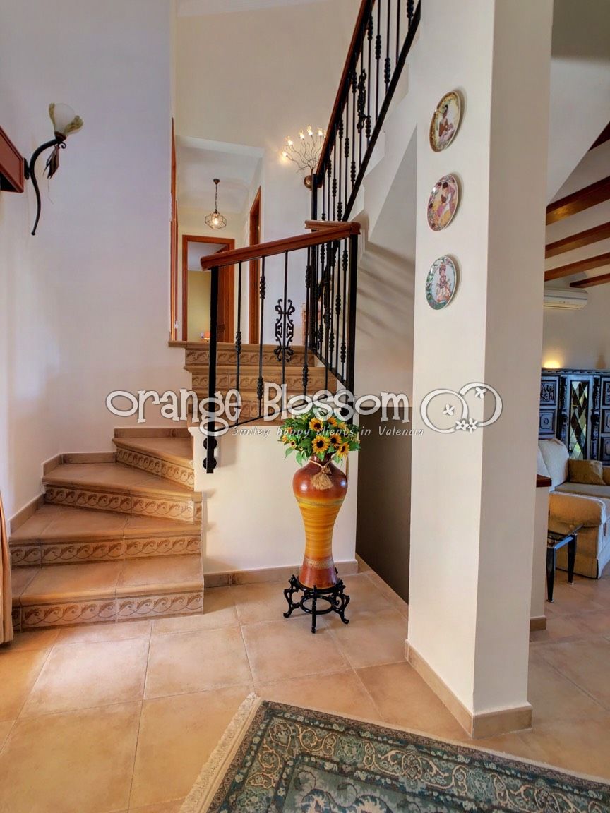 Villa for sale in Ador