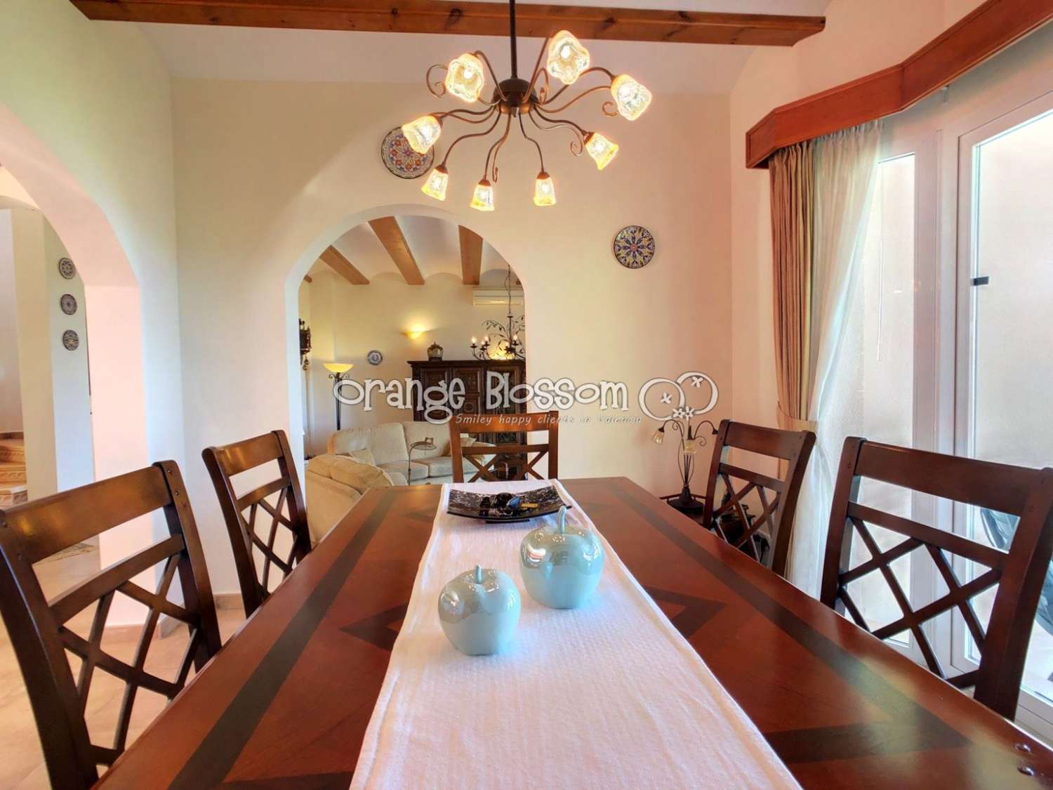 Villa for sale in Ador