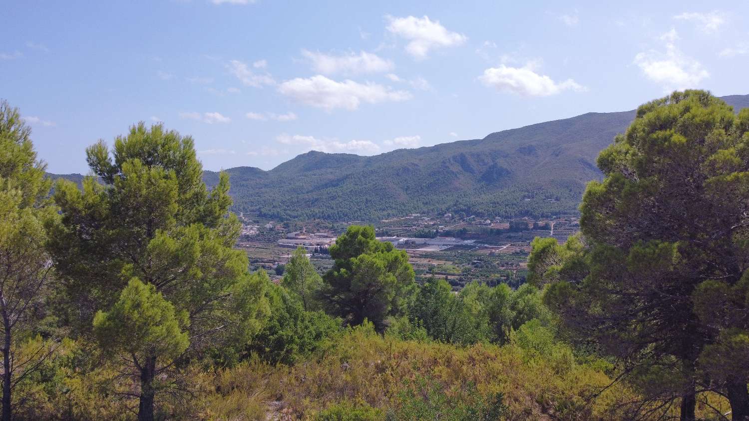 Parcela completamente urbanizada y lista para construir con vistas al mar cerca de Gandía.