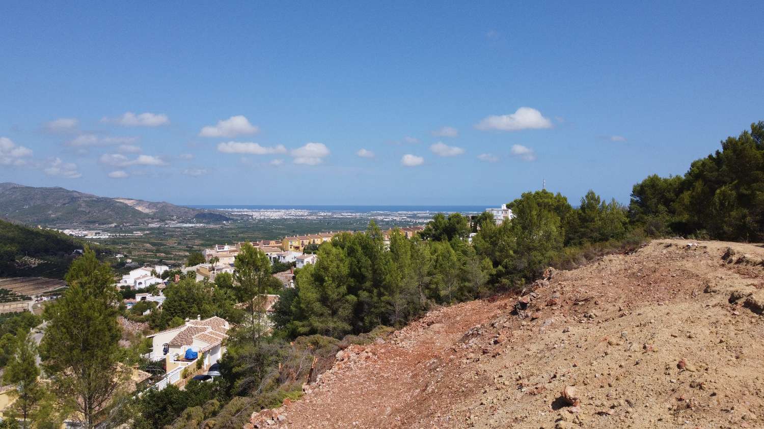 Parcela completamente urbanizada y lista para construir con vistas al mar cerca de Gandía.