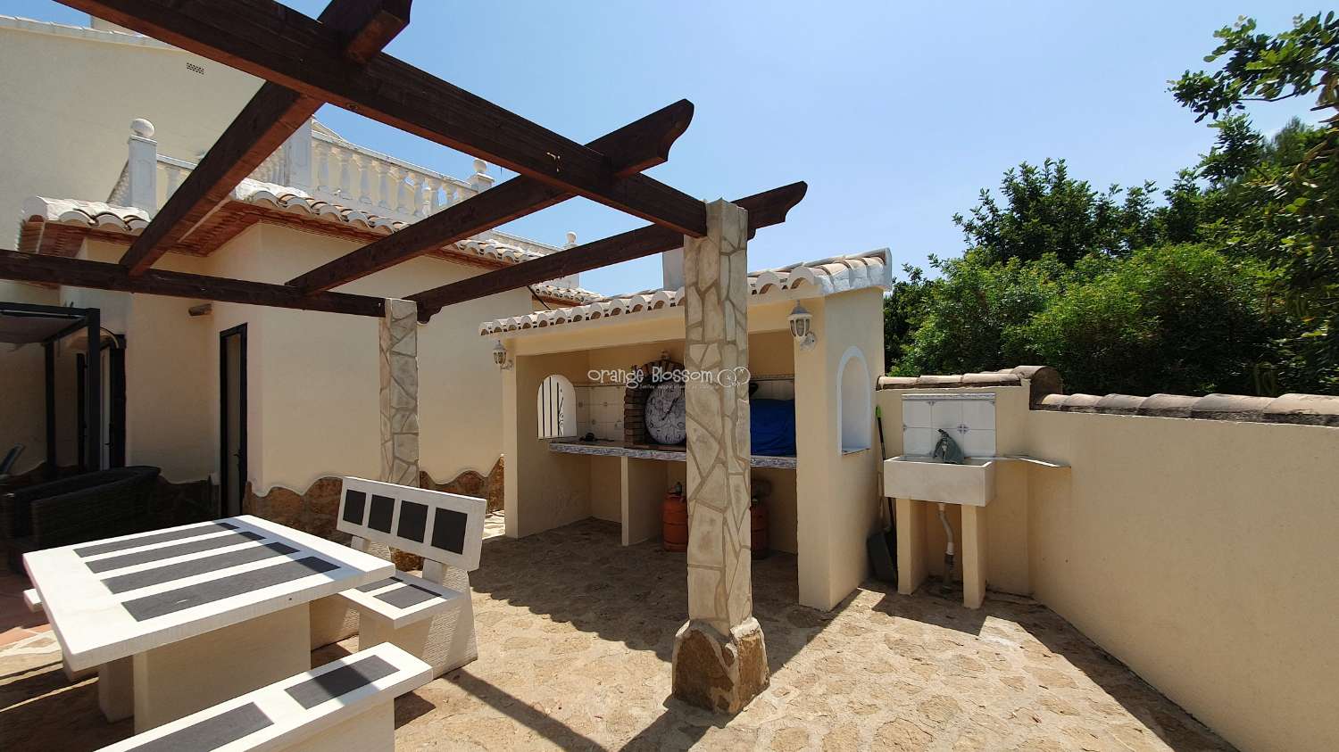 Villa for sale in Ador