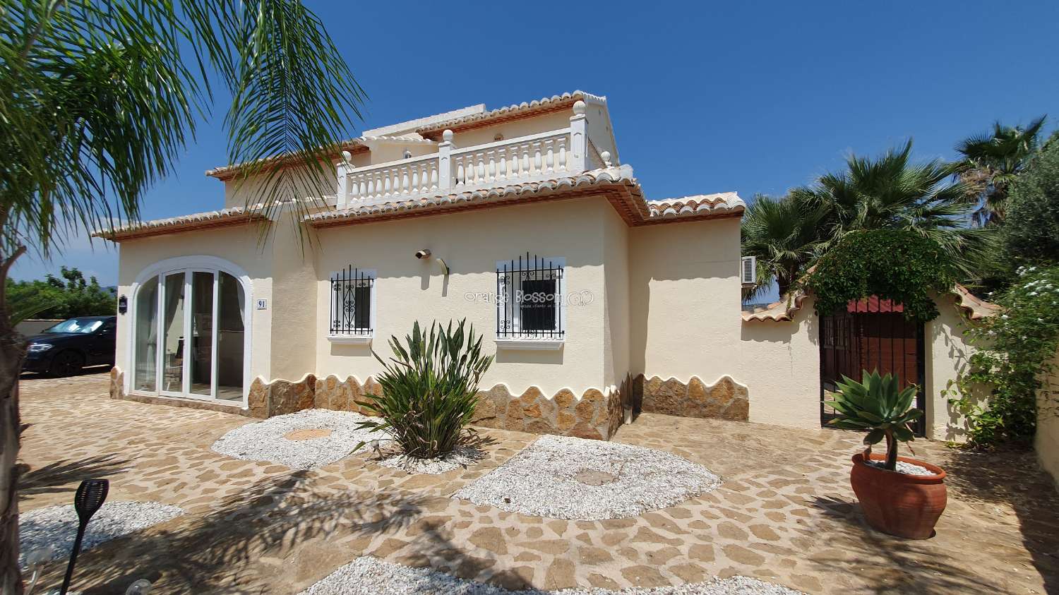 Villa for sale in Ador