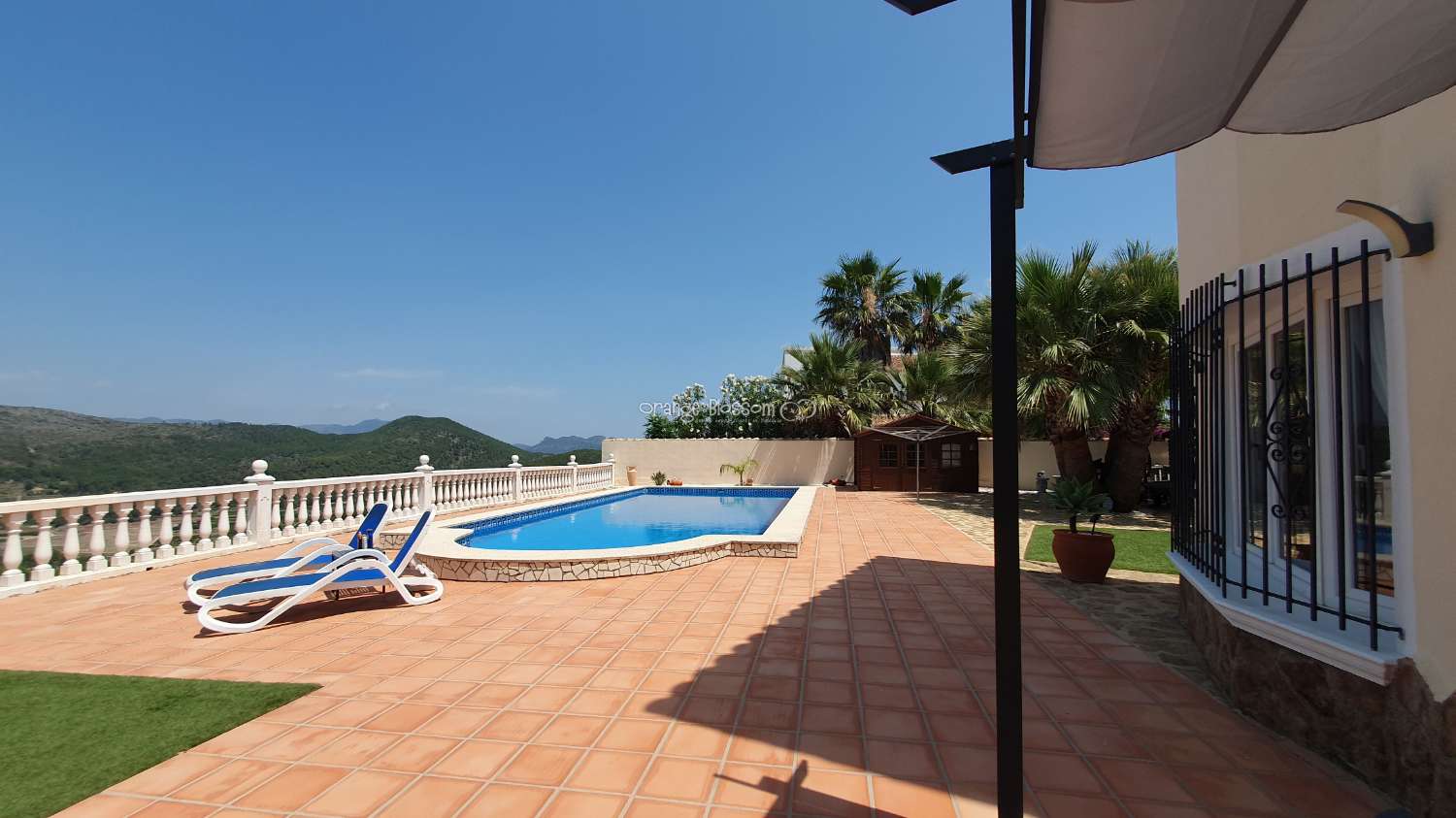 Villa for sale in Ador