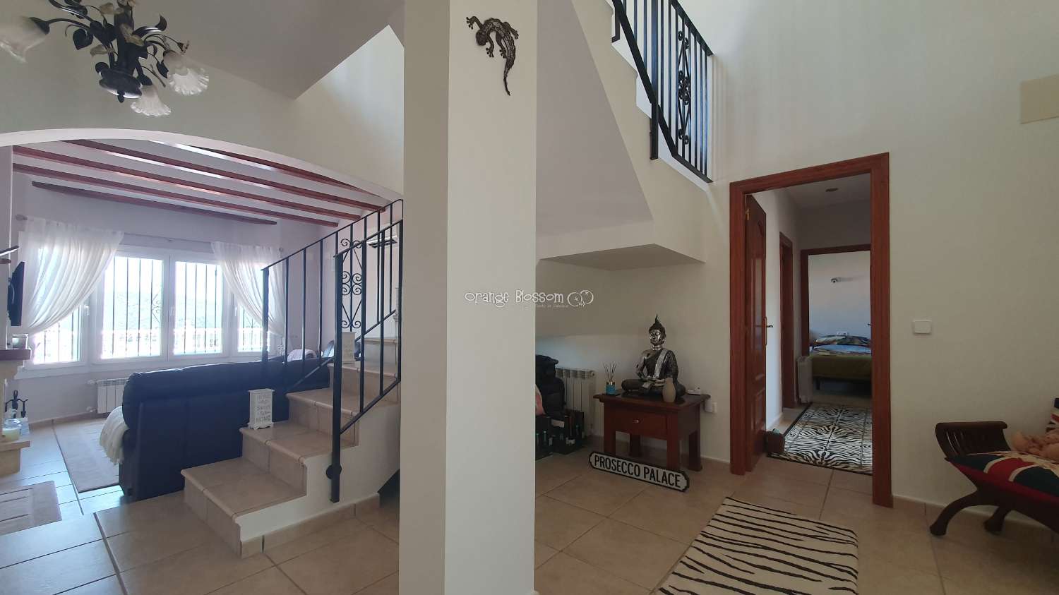 Villa for sale in Ador