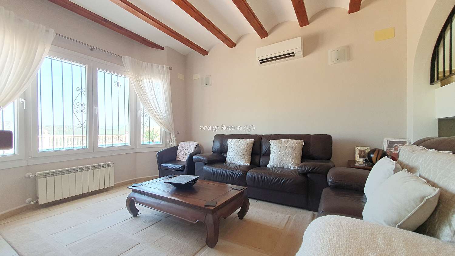 Villa for sale in Ador