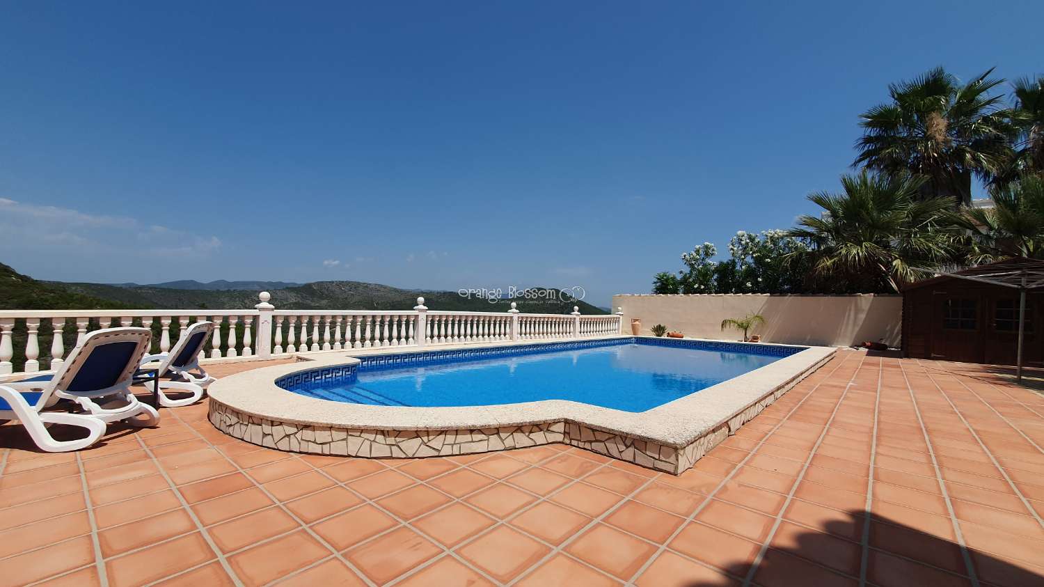 Villa for sale in Ador