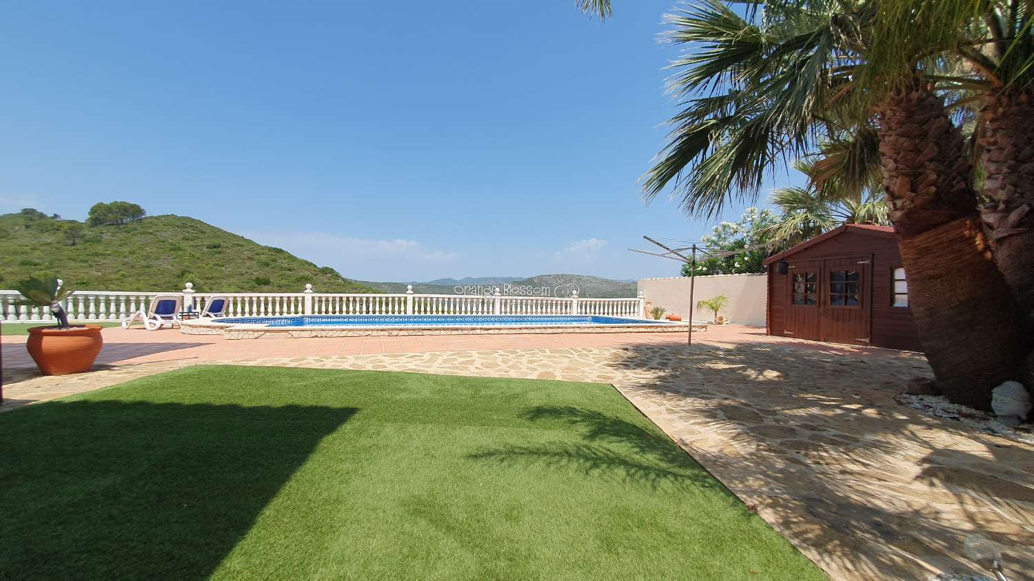 Villa for sale in Ador