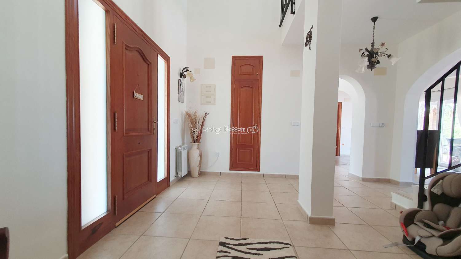 Villa for sale in Ador