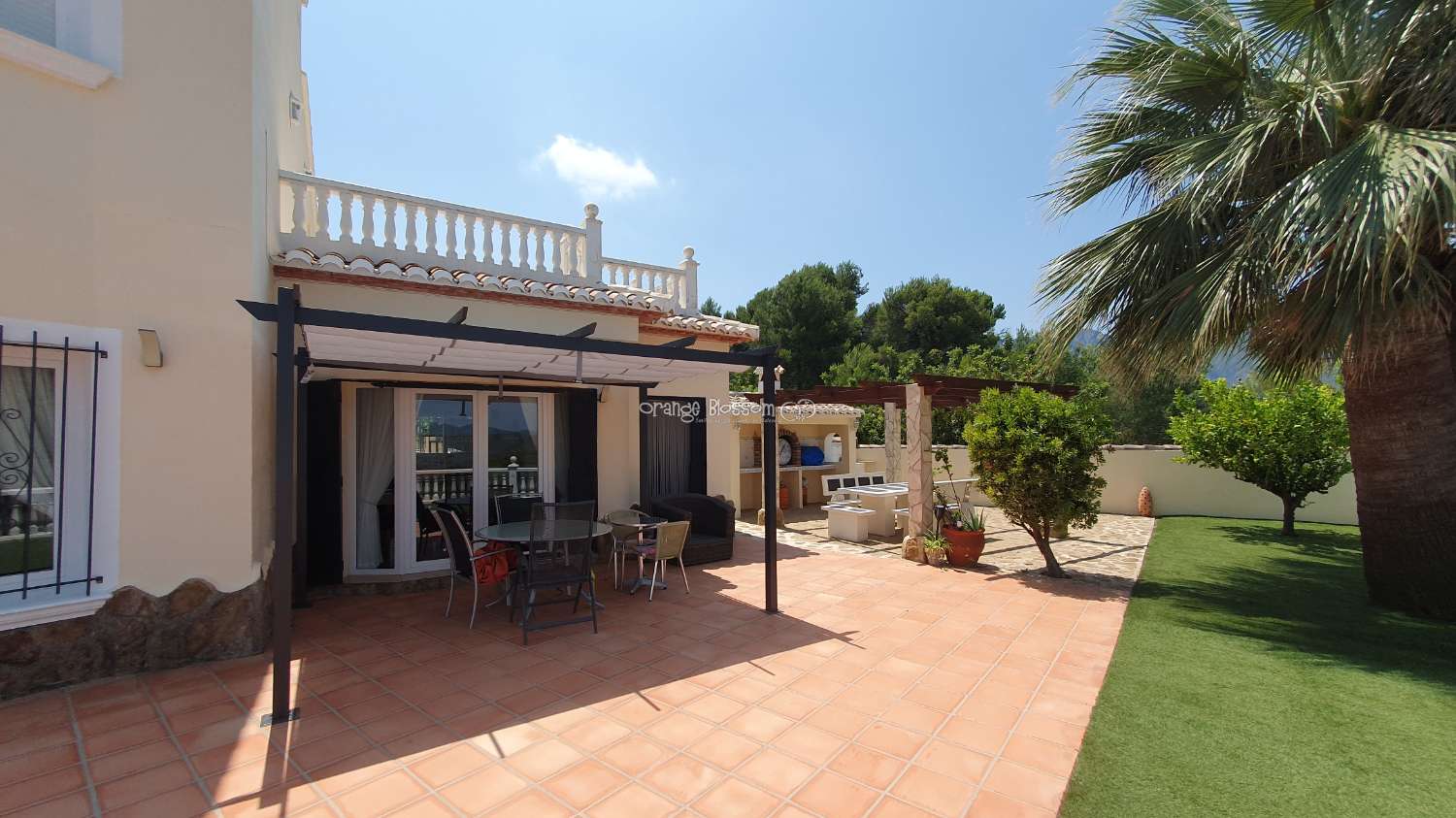 Villa for sale in Ador