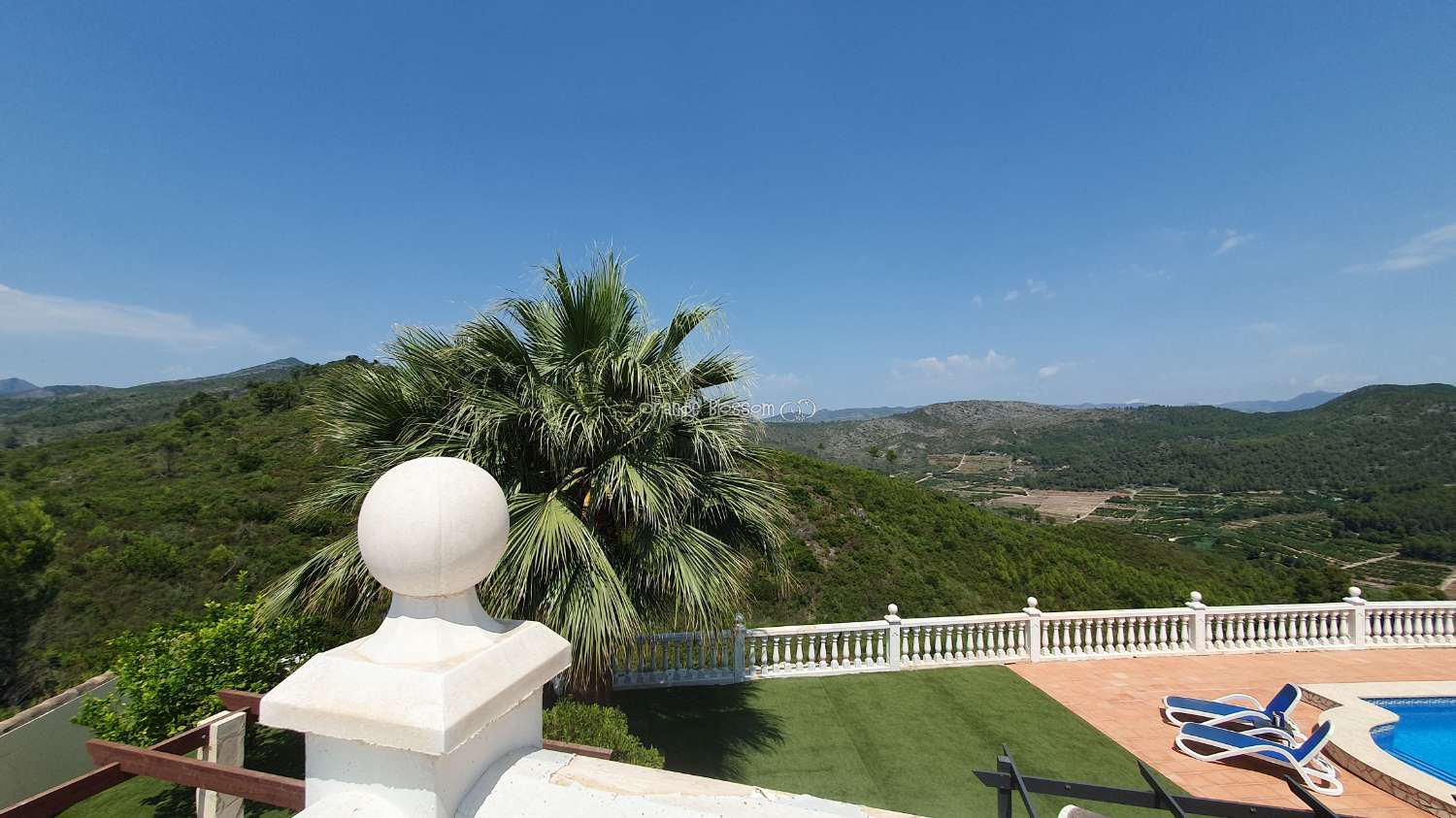 Villa for sale in Ador