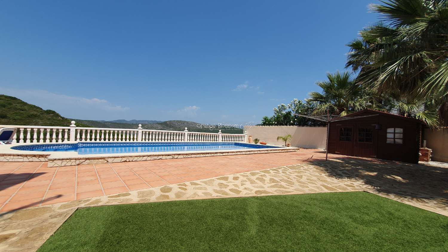 Villa for sale in Ador