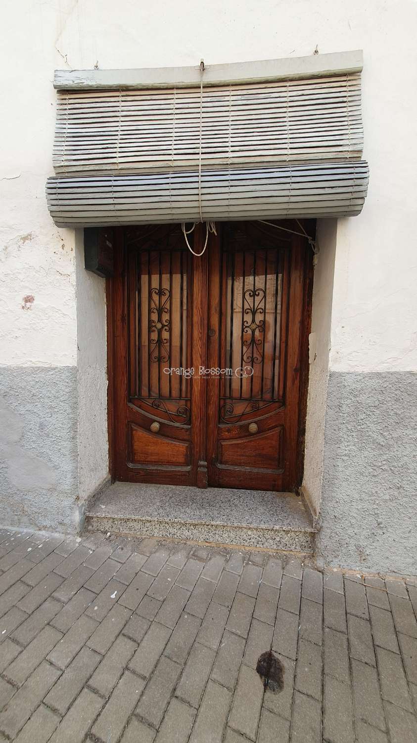 Une captivante maison de ville de 1887 de 240M2 dans le village populaire de Villalonga dans la région de La Safor à Valence