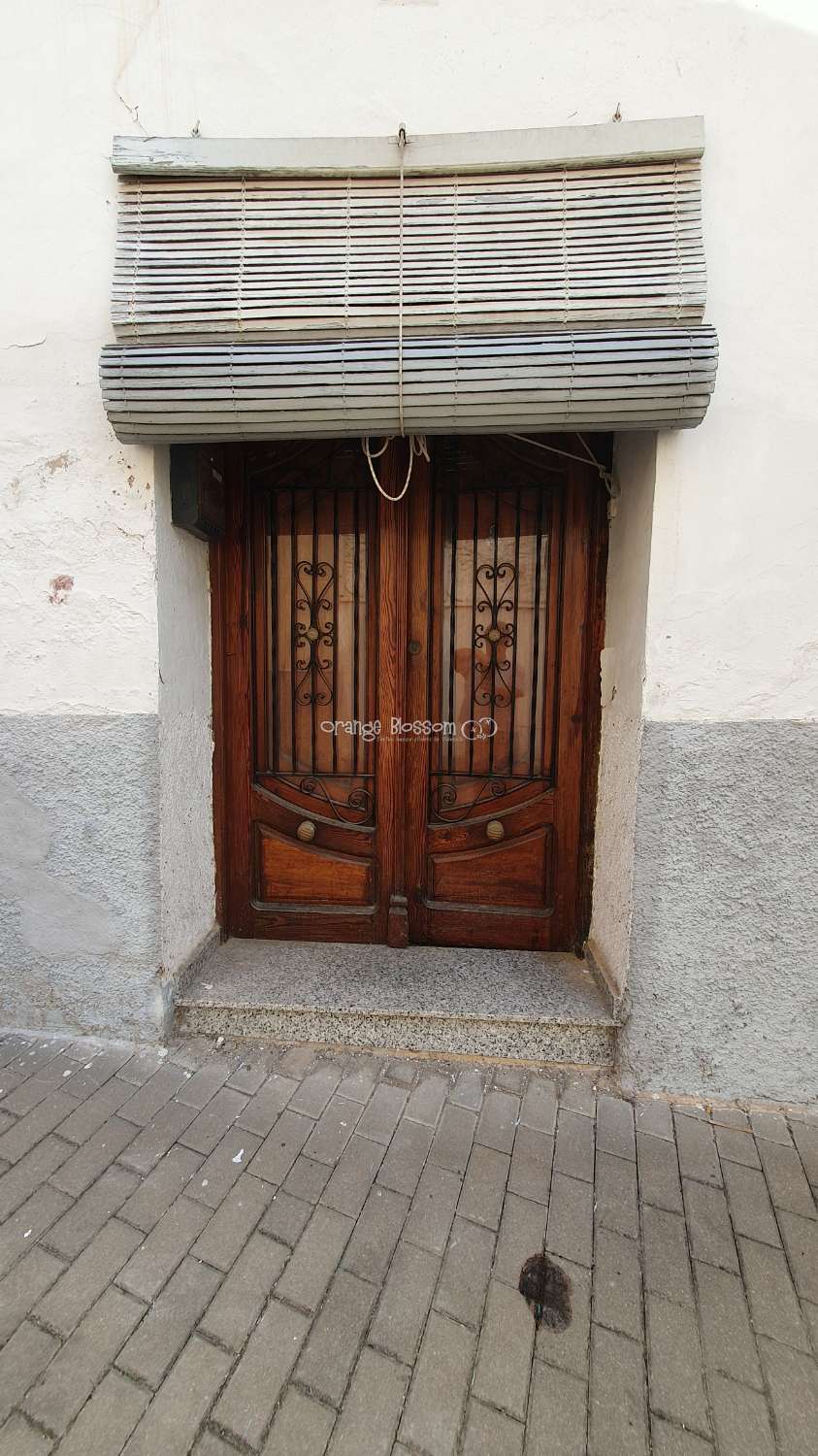 Une captivante maison de ville de 1887 de 240M2 dans le village populaire de Villalonga dans la région de La Safor à Valence