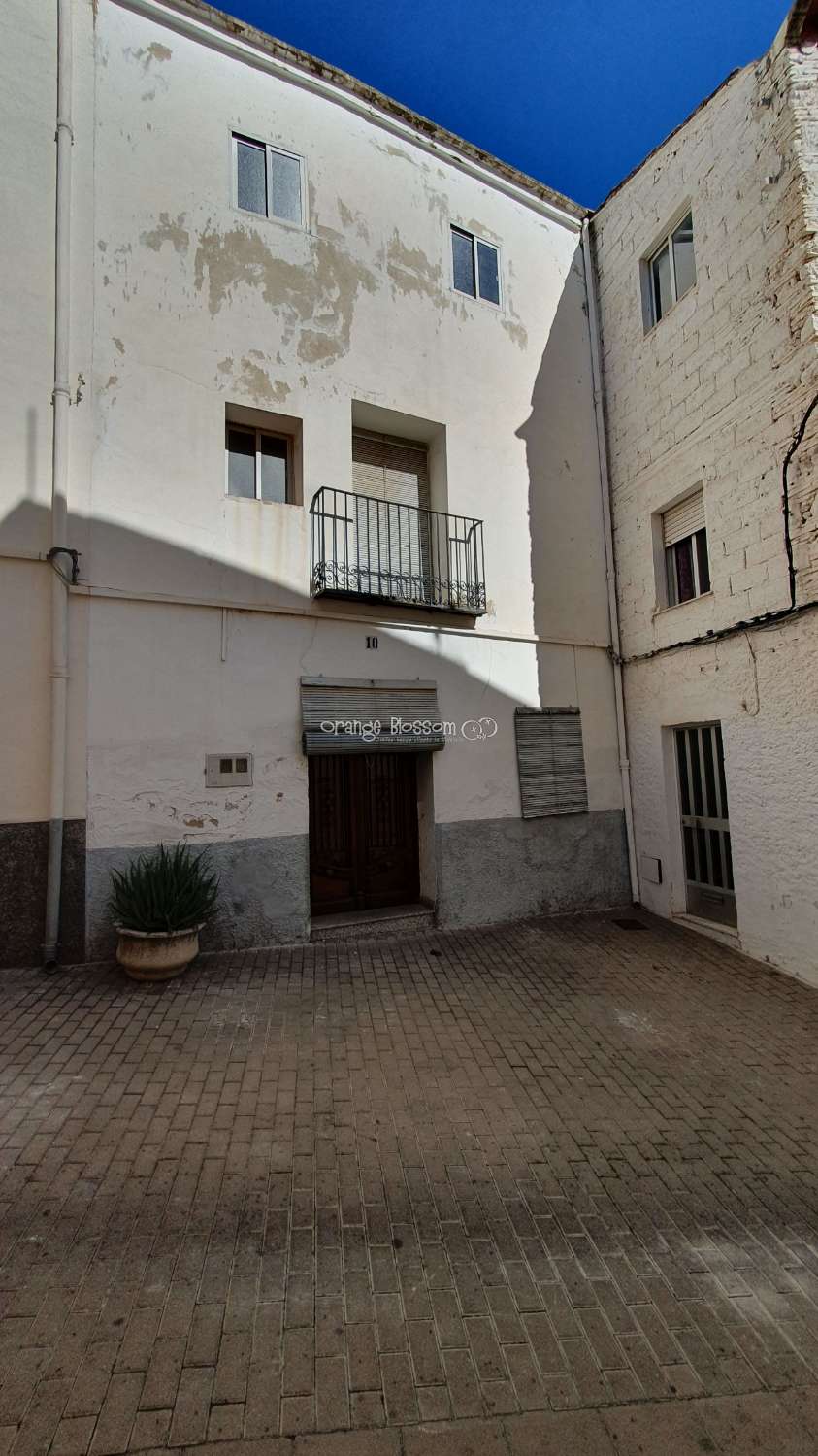 Una captivadora casa de poble de 1887 de 240M2 al popular poble de Villalonga, a la comarca valenciana de la Safor