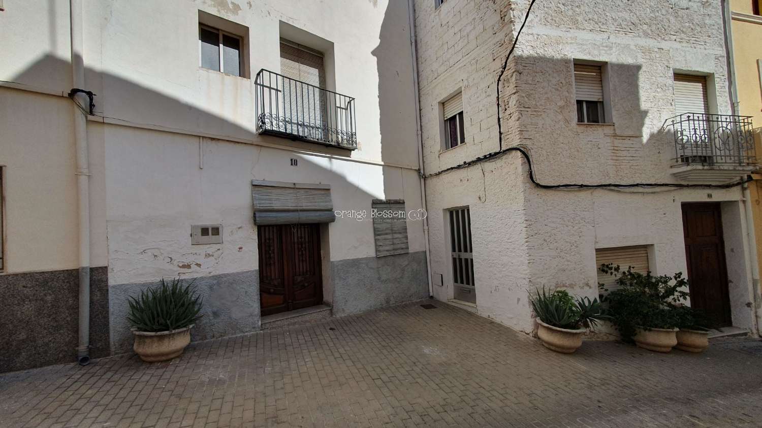 Ein faszinierendes 240 m2 großes Dorfhaus aus dem Jahr 1887 im beliebten Dorf Villalonga in der Region La Safor in Valencia