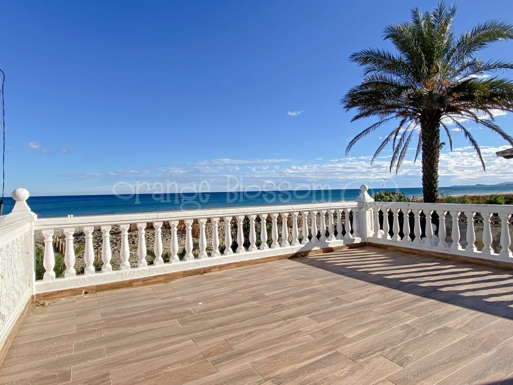 Spectacular bechfront Villa in Devesses - Denia