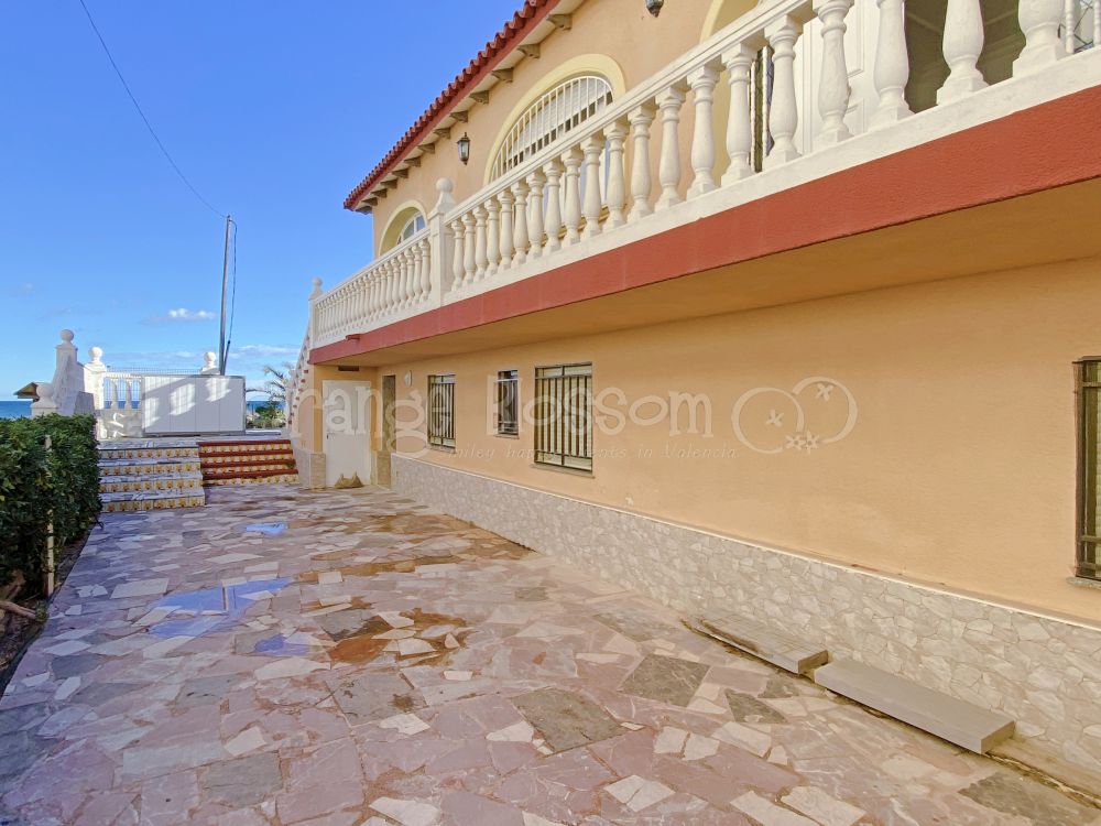 Spectacular bechfront Villa in Devesses - Denia