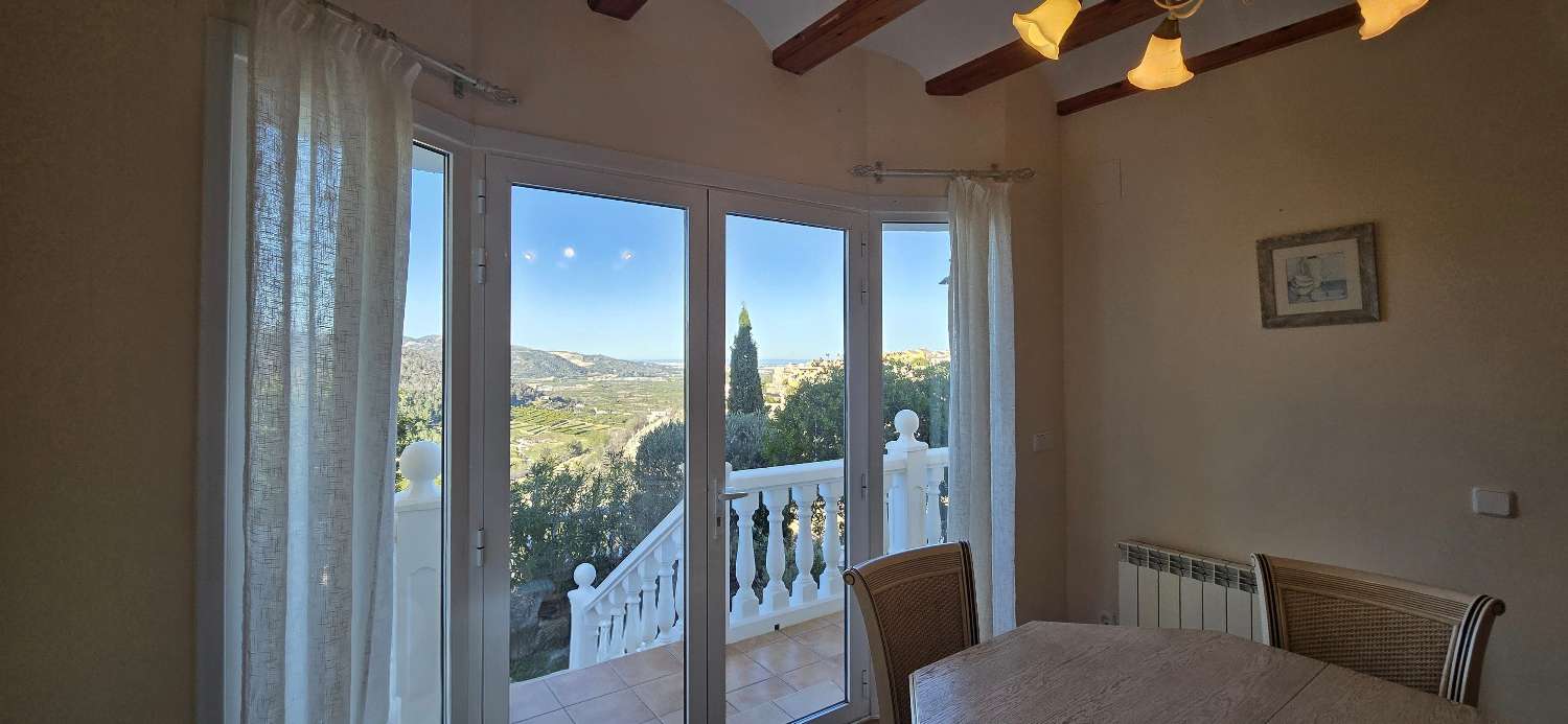 Villa en venta en Ador
