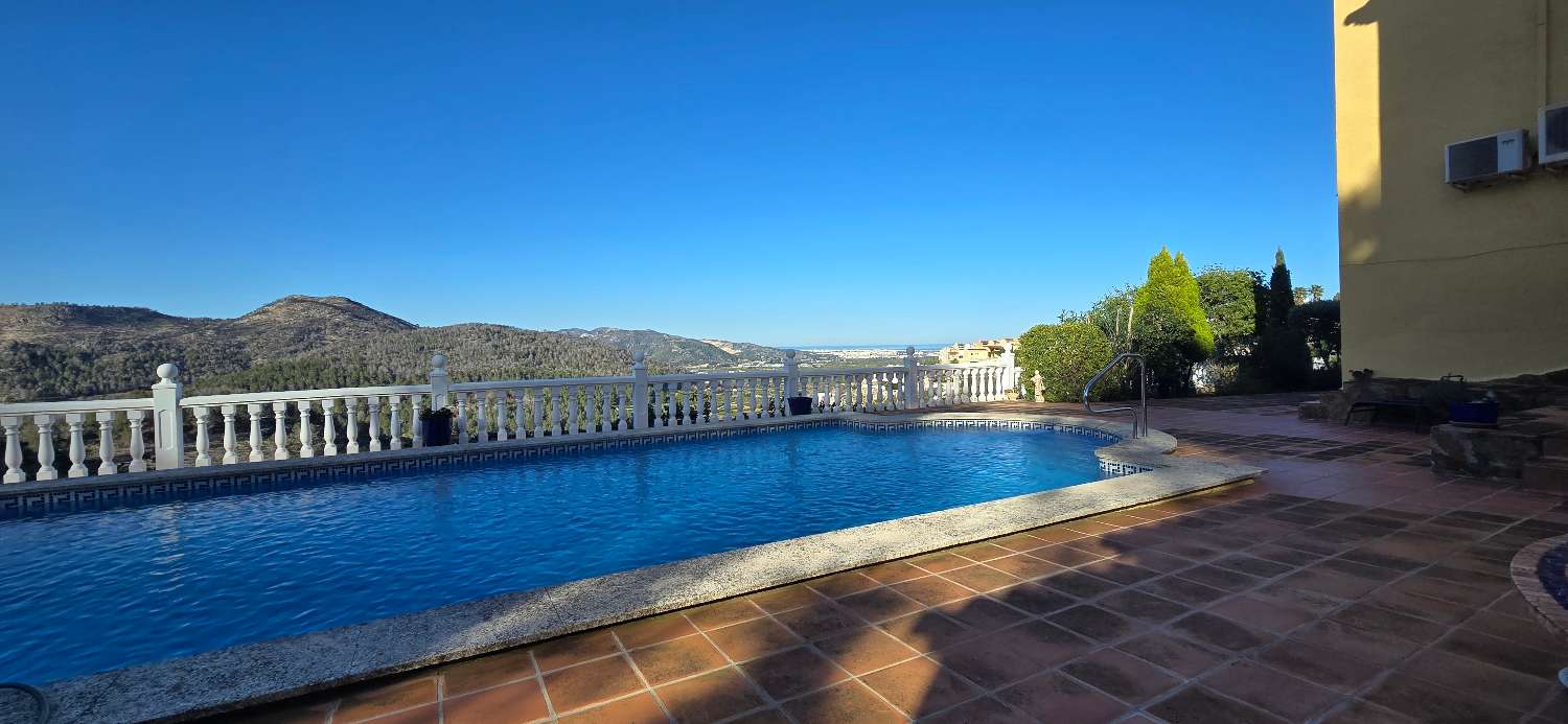 Villa en venta en Ador
