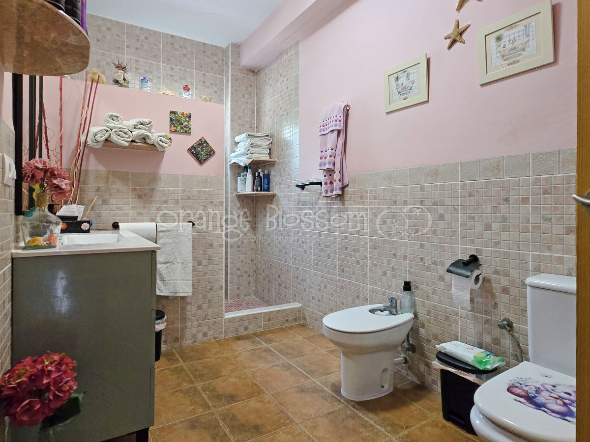 Pretty single level country Villa close to Bellus.