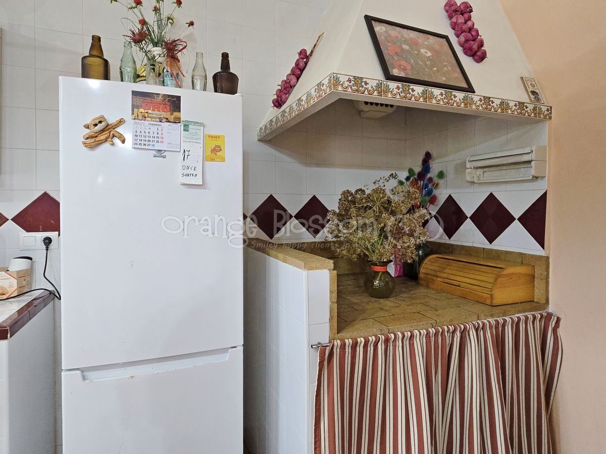 Pretty single level country Villa close to Bellus.