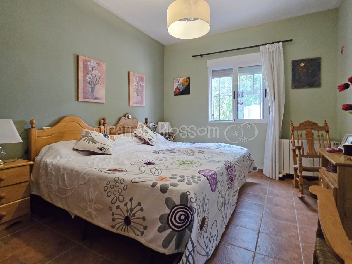 Pretty single level country Villa close to Bellus.