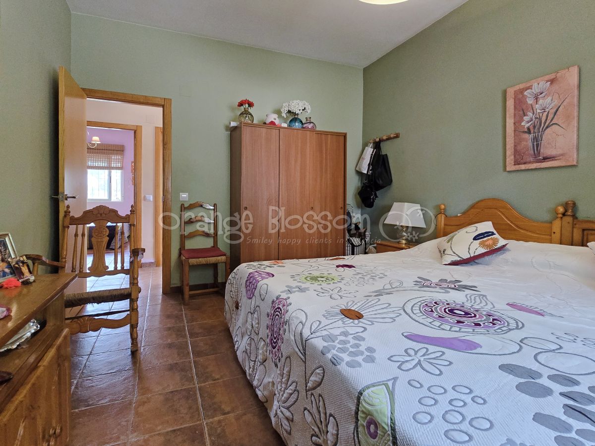 Pretty single level country Villa close to Bellus.