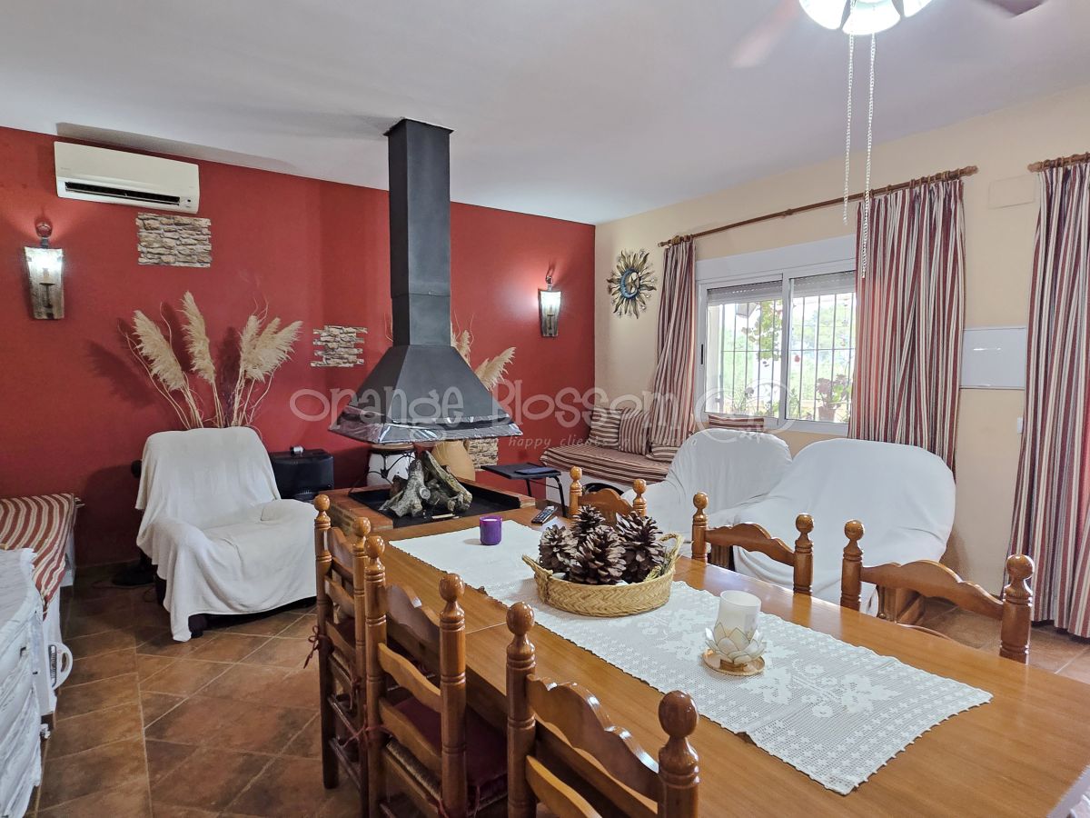 Pretty single level country Villa close to Bellus.