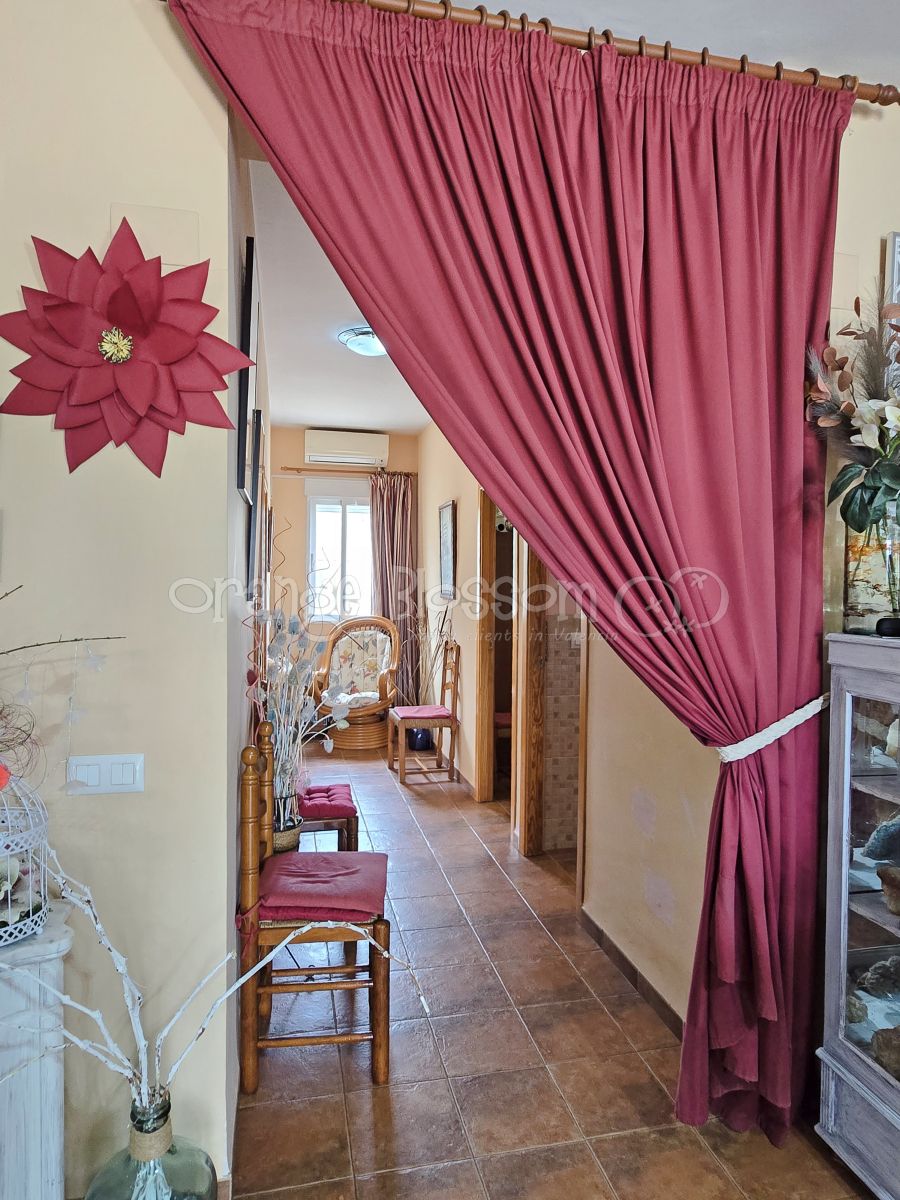 Pretty single level country Villa close to Bellus.