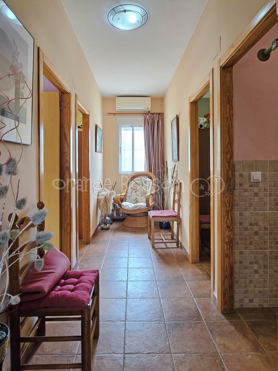 Pretty single level country Villa close to Bellus.