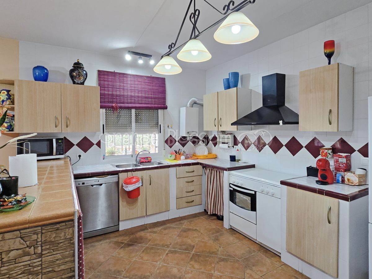 Pretty single level country Villa close to Bellus.