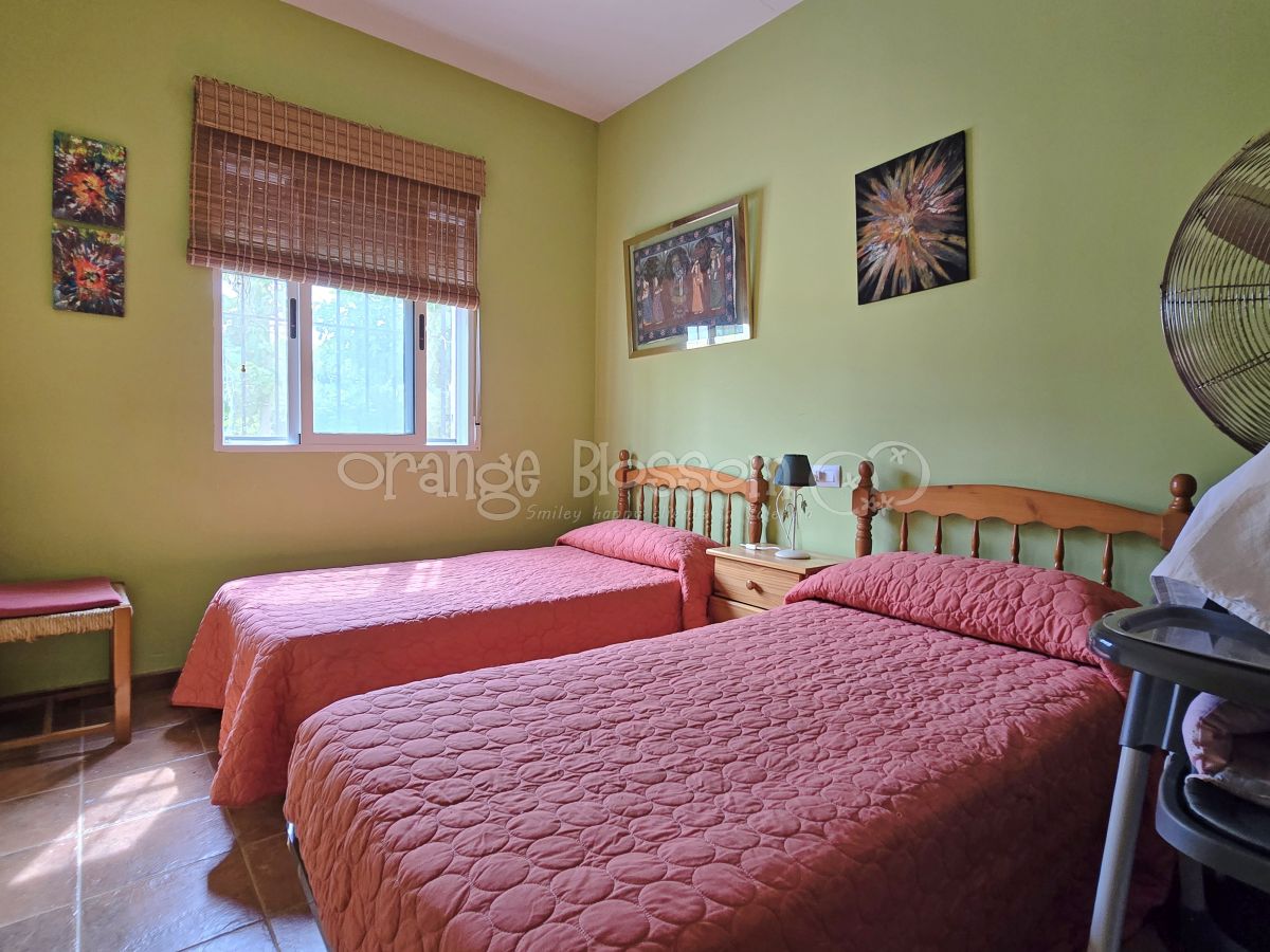 Pretty single level country Villa close to Bellus.