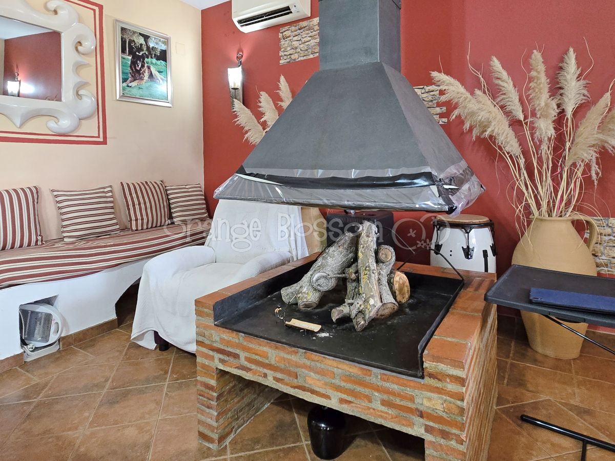 Pretty single level country Villa close to Bellus.