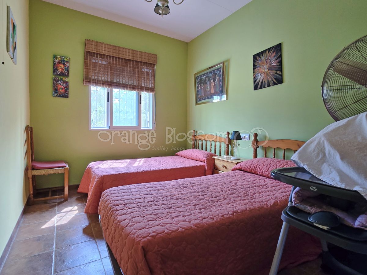 Pretty single level country Villa close to Bellus.