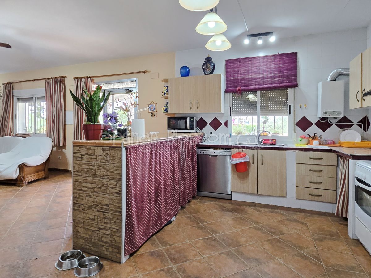 Pretty single level country Villa close to Bellus.