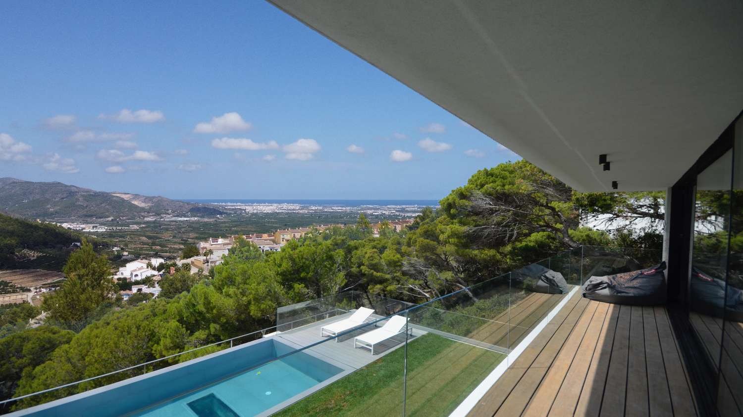Oportunidad excepcional: más de 3.000 m² de terreno urbano de primera calidad con vistas al mar