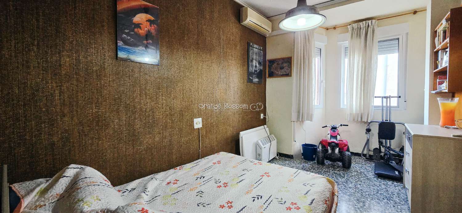 Zentral und erreichbar. Eine ideale Immobilie für alle, die ein gepflegtes Zuhause in einer traditionellen spanischen Dorfumgebung suchen.