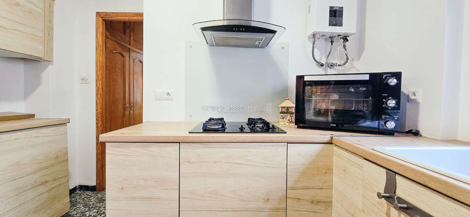 Zentral und erreichbar. Eine ideale Immobilie für alle, die ein gepflegtes Zuhause in einer traditionellen spanischen Dorfumgebung suchen.