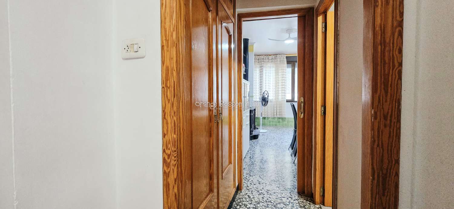 Zentral und erreichbar. Eine ideale Immobilie für alle, die ein gepflegtes Zuhause in einer traditionellen spanischen Dorfumgebung suchen.