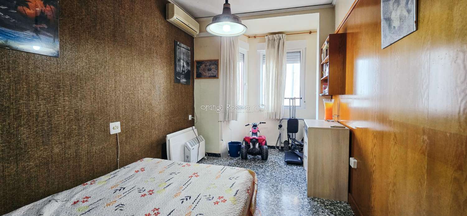 Zentral und erreichbar. Eine ideale Immobilie für alle, die ein gepflegtes Zuhause in einer traditionellen spanischen Dorfumgebung suchen.