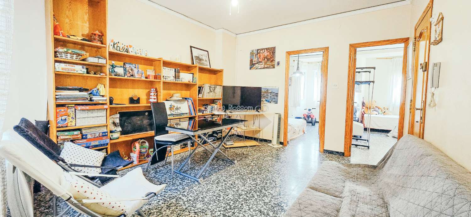 Zentral und erreichbar. Eine ideale Immobilie für alle, die ein gepflegtes Zuhause in einer traditionellen spanischen Dorfumgebung suchen.