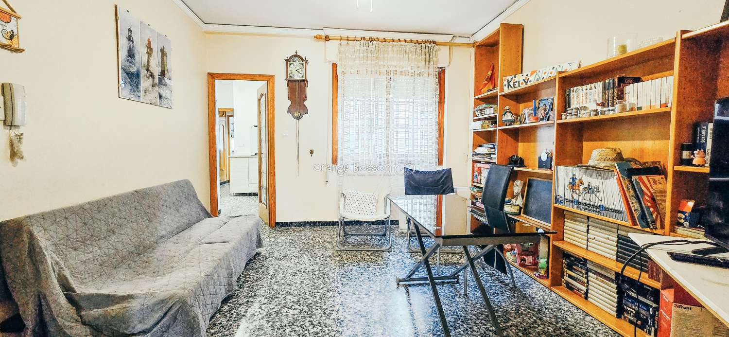 Zentral und erreichbar. Eine ideale Immobilie für alle, die ein gepflegtes Zuhause in einer traditionellen spanischen Dorfumgebung suchen.