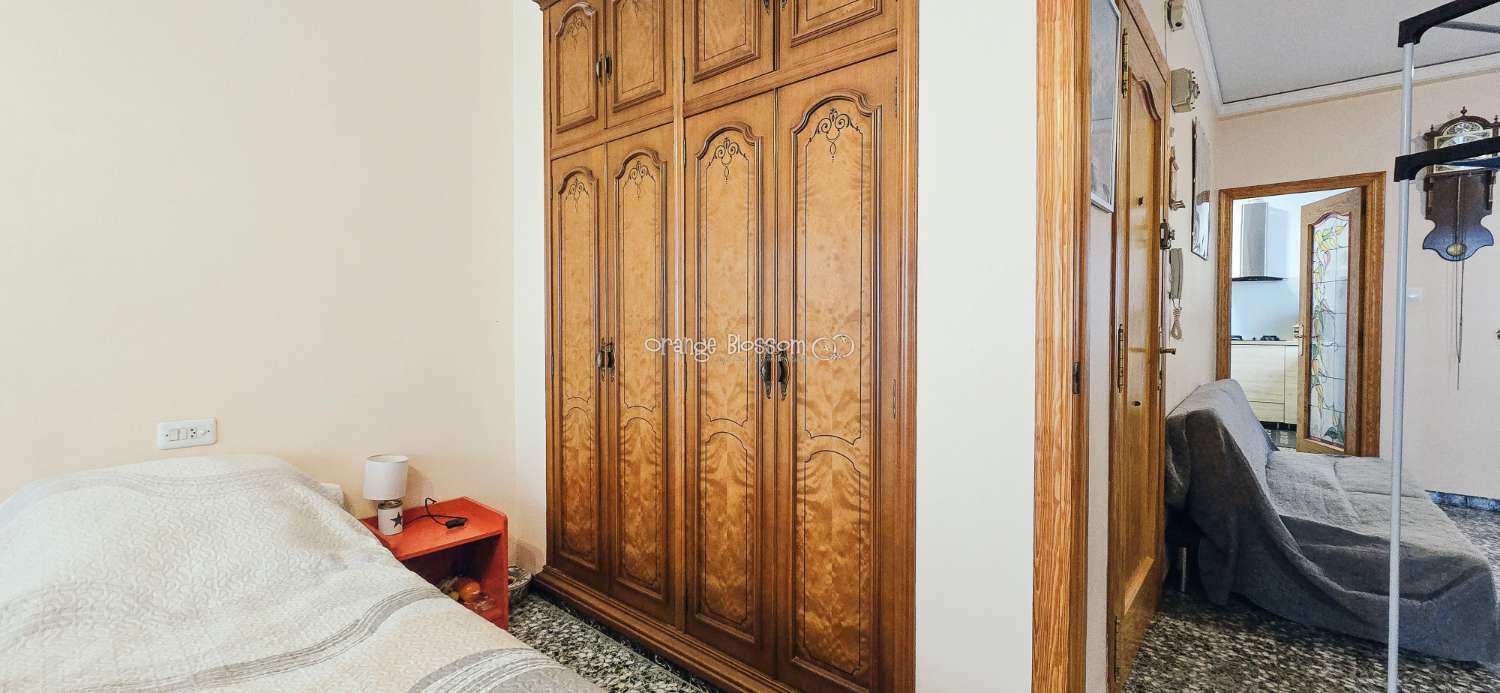 Zentral und erreichbar. Eine ideale Immobilie für alle, die ein gepflegtes Zuhause in einer traditionellen spanischen Dorfumgebung suchen.