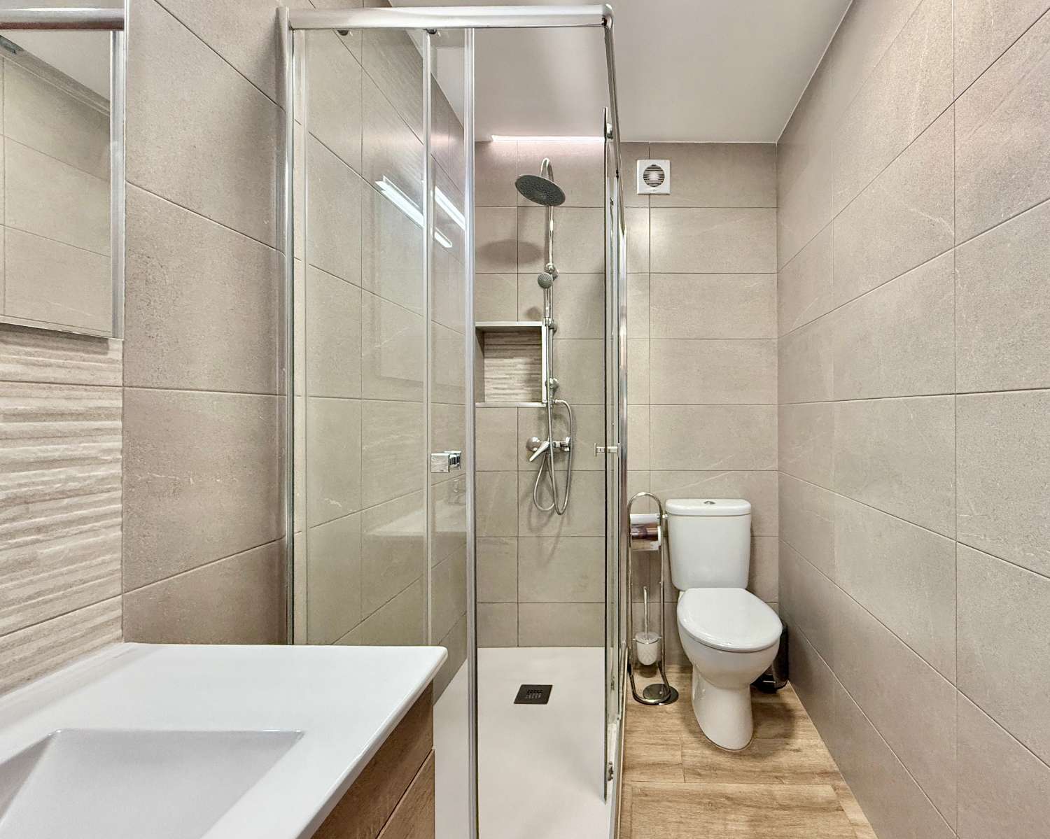 INCREDIBLE APARTMENT ON THE SEAFRONT ON THE PROMENADE OF FUENGIROLA