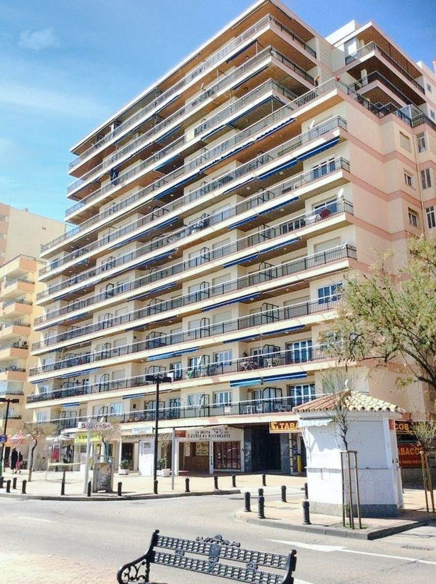 INCREDIBLE APARTMENT ON THE SEAFRONT ON THE PROMENADE OF FUENGIROLA