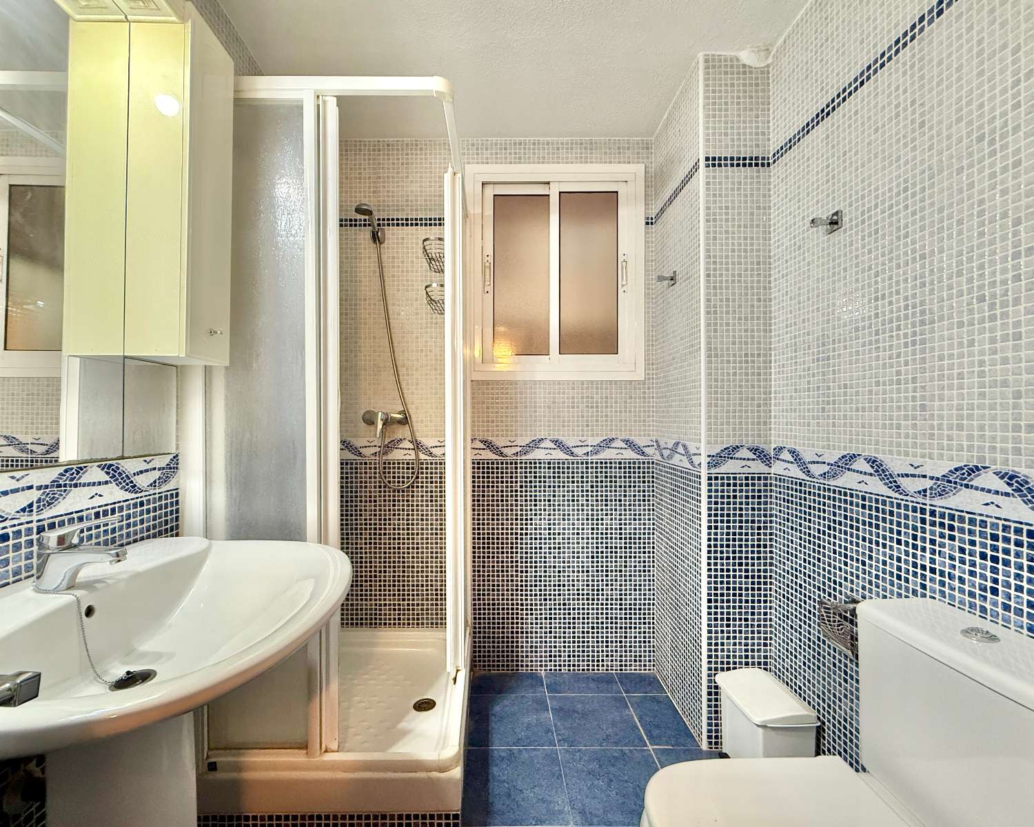 INCREDIBLE APARTMENT ON THE SEAFRONT ON THE PROMENADE OF FUENGIROLA